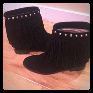 Black low top upper leather boots